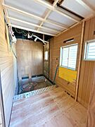 【リフォーム予定】圧迫感のある洗面所を拡張し、一坪以上の広々した空間にいたします。