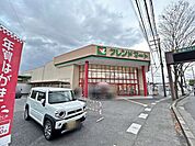 南郷 【スーパー】フレンドマート石山寺辺店様まで約1.1kｍ　（徒歩12分）です。 駐車場も広く日用品から生鮮品まで揃っていて便利です。\t\t 1500m