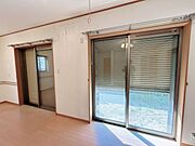 【現況販売】雨戸は電動式のシャッター雨戸になります。