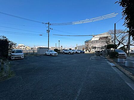【駐車場】駐車場です。空きがありです。（2月2日時点）3台分の来客用駐車場もございます。