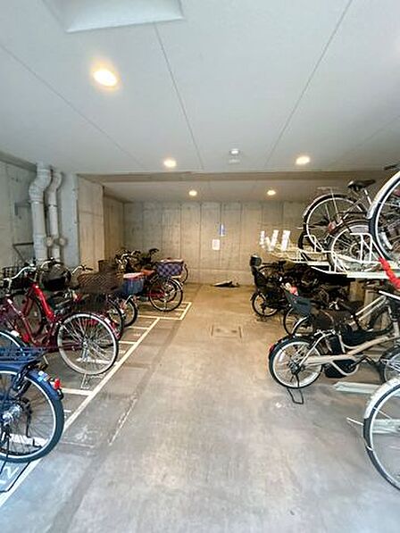 【共用部】自転車置き場の写真です。