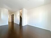 【リフォーム済】2階約13.5帖のLDKの写真です。キッチン交換、クロス張替え等行いました。