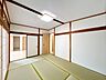 室内：【リフォーム済】　和室約6帖の写真です。お家に一部屋は和室があるとうれしいですね。