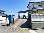 【リフォーム前】庭の解体を行い車の侵入口を拡幅します。