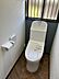 トイレ：【リフォーム完了】トイレはTOTO製の温水洗浄機能付きに新品交換しました。表面は凹凸がないため汚れが付きにくく、お手入れが簡単です。節水機能付きなのでお財布にも優しいですね。
