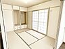 和室：【リフォーム済】和室6帖です。来客があった際やお子様の遊び場にも良いですね。