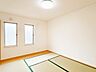 和室：【リフォーム済】1階の和室です。リビングの横にありますので、お子さまの遊び部屋としても活躍します。
