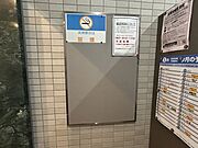 【掲示板】マンションのロビーには掲示板が設置されています。