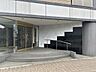 その他：【外観】マンションの入り口の写真です。階段だけでなくスロープも設置されています。