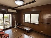 【リフォーム中】1階洋室はリビングとなります。掃き出し窓があり、お庭に出やすいです。