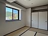 室内：【リフォーム済】リビング横の和室です。畳は表替えを行い、襖は張り替えました。畳では夏でも涼しくお過ごしいただけます。