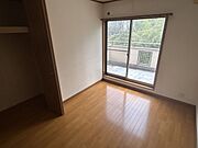 【リフォーム中】2階東側洋室です。天井・壁はクロスを、床はフロアタイルに張替えます。照明はLED照明に交換します。