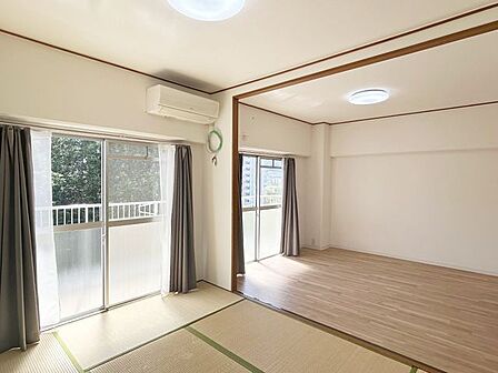 【リフォーム中】真ん中に壁を作り、一部屋は洋室に、もう一部屋はリビングになります。どちらの部屋にもエアコンをつけることができるよう、コンセントを付けます。