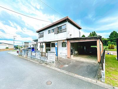 外観:【9月30日まで現況販売】外観写真です。落ち着いた住環境に佇む戸建住宅。ぜひ現地で陽当たりや周辺環境をご確認ください。(8月16日撮影) 外観:【9月30日まで現況販売】外観写真です。落ち着いた住環境に佇む戸建住宅。ぜひ現地で陽当たりや周辺環境をご確認ください。(8月16日撮影)
