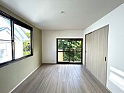 【リフォーム済み】2階南東側6帖洋室です。和室だったお部屋を洋室へ変更しております。