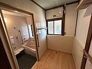 【リフォーム中】脱衣所はフロア張り、天井壁クロス張替えいたしました。