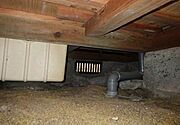 【床下写真】中古住宅の3大リスクである、雨漏り、主要構造部分の欠陥や腐食、給排水管の漏水や故障を2年間保証します。その前提で床下まで確認の上でリフォームし、シロアリの被害調査と防除工事もおこないまし…