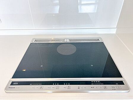【リフォーム完了】3口コンロは複数品目一緒に作れ、調理の心強い味方です。