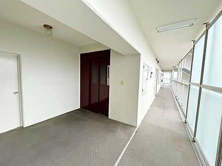 大規模修繕後のお写真です。塗装がきれいに塗られています。