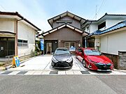 【駐車場】庭木を伐採し並列3台停められるように拡張しました。