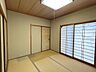 和室：【リフォーム中10/12】1階リビング横の7帖の洋室別角度です。壁・天井はクロスを張替、床はフロアタイル仕上げを行う予定です。クローゼットも新設するので、お部屋を広々使えますね。