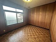 【リフォーム中】2階東側洋室はクロス張り替え、フロア重ね張り、照明交換をおこないます。