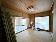 【リフォーム中】1階和室はクロス張替えと畳の表替え、障子・襖の張替えを行います。