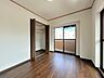 子供部屋：【リフォーム済】南東側洋室はフロア・クロスの張替をおこないました。