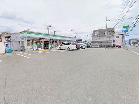 【周辺環境】ファミリーマート久万ノ台店まで約330m(徒歩5分)。