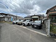 【リフォーム済】駐車場は拡張工事をおこない、4台駐車可能になりました。