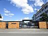 周辺：【周辺写真】鴨川中学校まで約900m（徒歩約12分）。