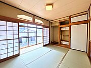 【リフォーム済】中2階和室は畳表替え、聚楽塗り替え、天井クロス張を行いました。