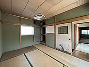 【リフォーム中】2階西側のお部屋です。今回のリフォームで洋室に変更します。クロス・フロア張替えをおこないます。