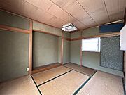 【リフォーム中】2階西側のお部屋です。今回のリフォームで洋室に変更します。クロス・フロア張替えをおこないます。
