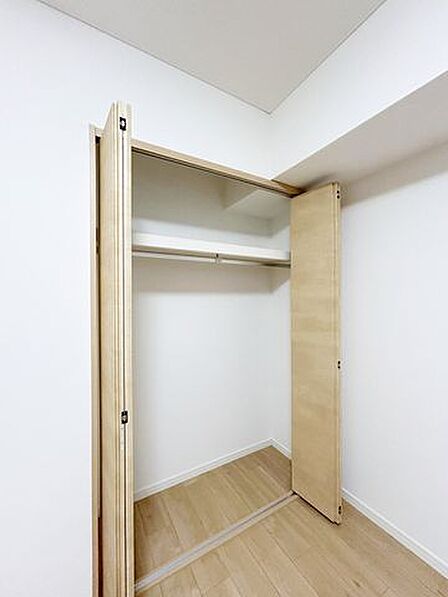 南西側洋室5.7帖収納
