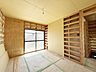 子供部屋：【リフォーム中】2階東側サービスルームはフロアの上張、クロスの張替をおこないます。
