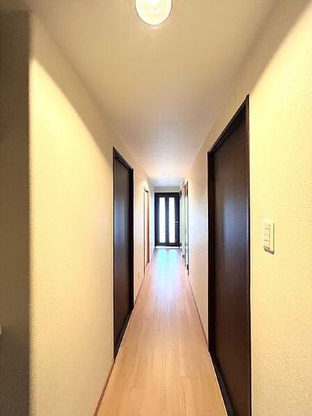 【現況販売】廊下はクリーニングを行いました。