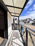 【現況販売】ウッドデッキ　屋根もあるので物干しスペースとしても使えます。