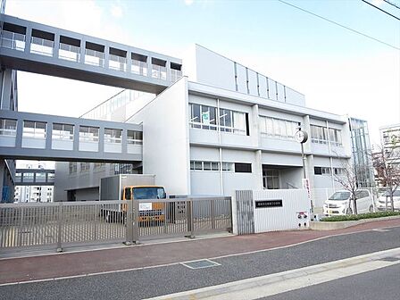 高松市立新番丁小学校まで260m、徒歩4分。