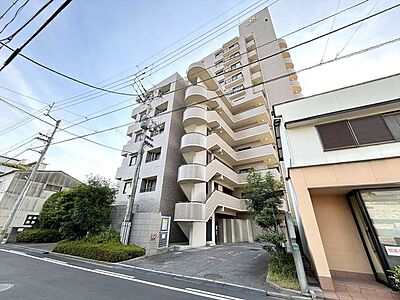 外観:平成9年2月築・総戸数38戸・鉄骨鉄筋コンクリート造12階建て・物件は4階の403号室です。 外観:平成9年2月築・総戸数38戸・鉄骨鉄筋コンクリート造12階建て・物件は4階の403号室です。