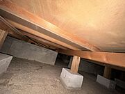 中古住宅の3大リスクである、雨漏り、主要構造部分の欠陥や腐食、給排水管の漏水や故障を2年間保証します。その前提で床下まで確認の上でリフォームし、シロアリの被害調査と防除工事もおこないます。