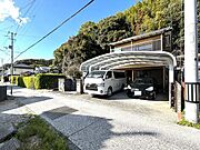 【リフォーム中】カーポート付駐車場。普通車3台駐車可能にします。門を撤去いたします。