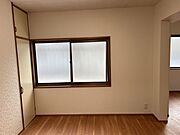 【リフォーム済】リビング写真です。床重ね張り。クロス張替、照明新設致しました。