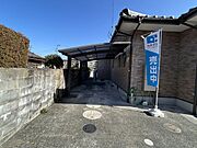 【リフォーム済み】カーポート付きの駐車場の写真です。