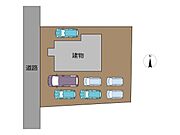 【区画図】土地117坪、建物28坪で前面道路の幅員は約3.4mです。車はカーポート付きの駐車場に1台を含めて5台以上の駐車が可能です。普通車やミニバンなどの大きい車を運転する方でも、ラクラク駐車が可…