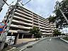 室内：マンション外観写真です。別アングル