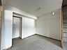 子供部屋：【リフォーム中】洋室約5.5帖です。床・天井・壁クロス張り替えしています。