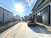 【リフォーム済み駐車場】駐車場拡張工事を行いました。並列で車を停められるようになるのは嬉しいですね。