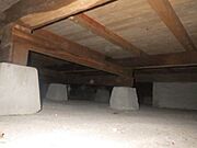 【床下写真】中古住宅の3大リスクである、雨漏り、主要構造部分の欠陥や腐食、給排水管の漏水や故障を2年間保証します。その前提で床下まで確認の上でリフォームし、シロアリの被害調査と防除工事もおこないます。