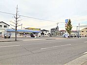 【コンビニ】ローソン大村東三城町店様まで約1200ｍ（徒歩15分）。 1800m
